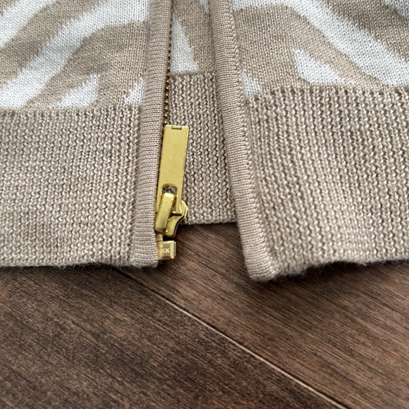 Banana Republic cream and white colour zebra pattern cardigan size S. worn 1x - Picture 7 of 7
